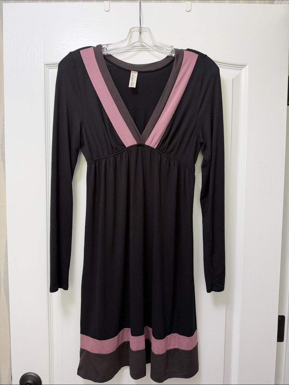Women's Black Long-Sleeve V-Neck Dress with Mauve Trim
